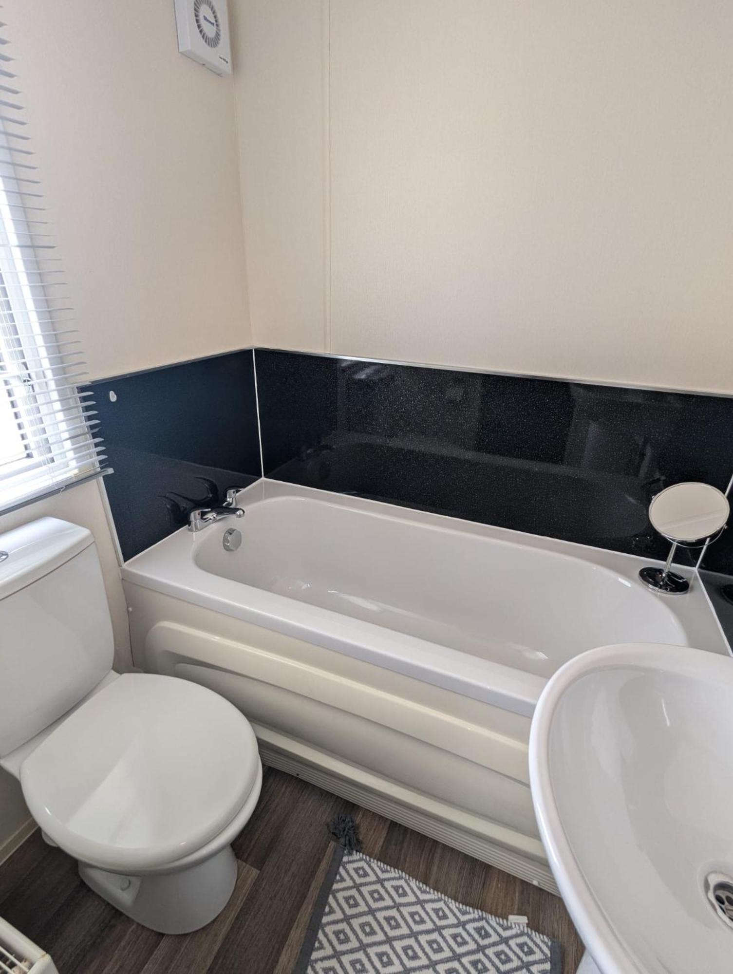 Lovely Bright And Airy Caravan On The 5 Star Shorefield Country Park Entertainment Passes Included Milford on Sea Exterior photo